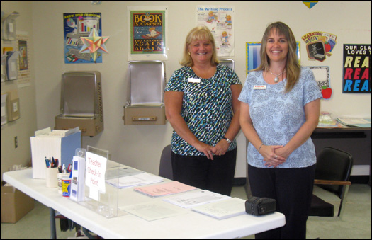 IUCU volunteers at Teachers Warehouse